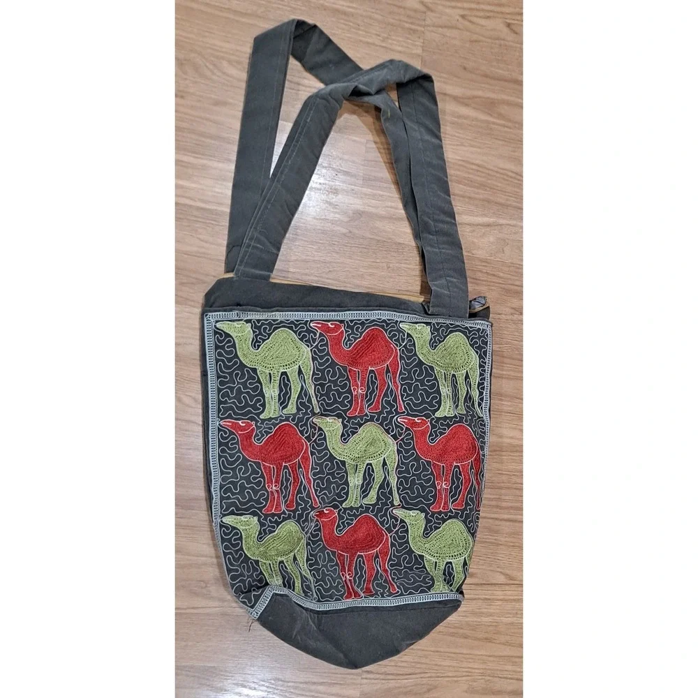 Large‎ Grey Velvet Zippered Tote Bag With Green And Red Embroidered Camels